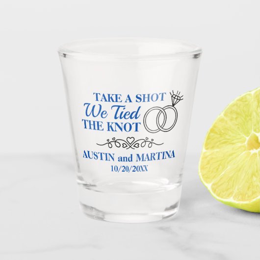 Schuss, den wir den Knoten tippen Schnapsglas (Vorderseite)