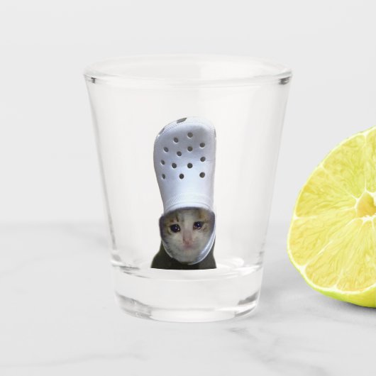 Schuss Glas Cry Cat Croc Hat Meme (Vorderseite)