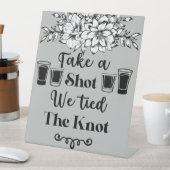 Schuss, wir tippen dem knot-floralen Hochzeitspeda Sockelschild (In Situ)