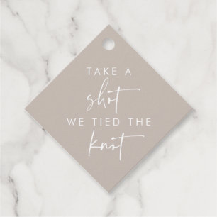 Schuss, wir tippen die Knoten Taupe Hochzeit Geschenkanhänger