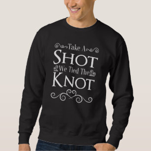 Schuss, wir tippen die Knotenbride und den Bräutig Sweatshirt