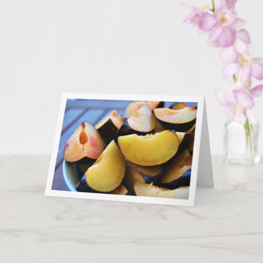 Schüssel mit geschnittenem Pflaumenfrucht Karte (Orchidee)