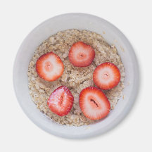 Schüssel mit Hafermehl und Erdbeeren Magnet