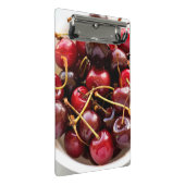 Schüssel mit Kirschen Mini Klemmbrett (Schrägansicht)