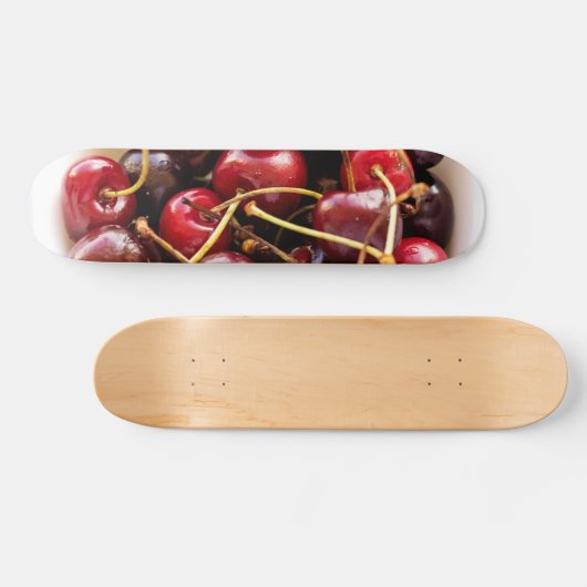 Schüssel mit Kirschen Skateboard (Horizontal)