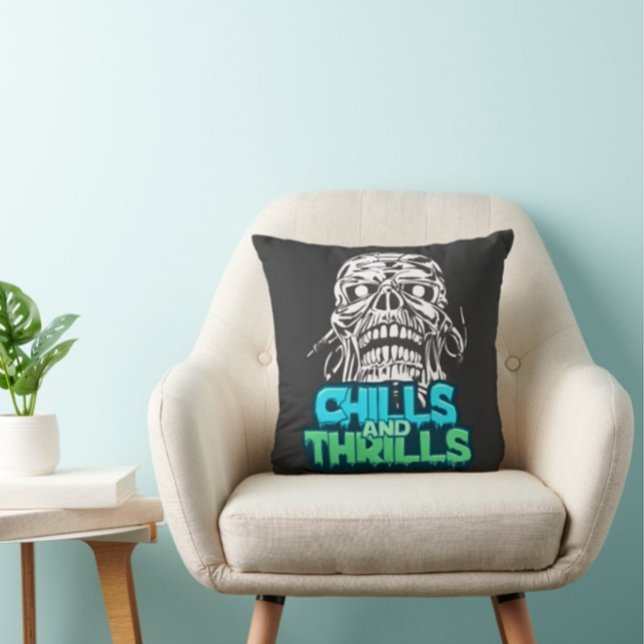 Schüttelfrost und Thrills Skull Graphic Halloween  Kissen (Von Creator hochgeladen)