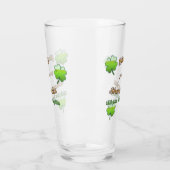 Schütteln Sie Ihre Kleeblätter, bis das Bier versc Glas (Links)