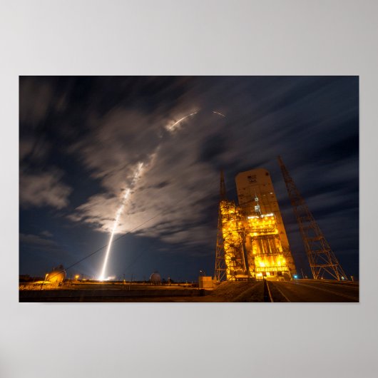 Schutz des Cygnus-Frachtschiffs bei der Mission be Poster (Vorne)