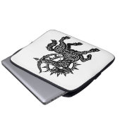 Schütze — Der Schütze von BurnsInHell Laptopschutzhülle (Vorne Knopf)