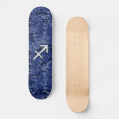Schütze-Tierkreis-Symbol NavyDigital Tarnung Skateboard (Vorderseite)