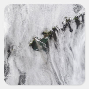 Schwaden aus dem Okmok-Vulkan, Aleusien Quadratischer Aufkleber