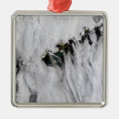 Schwaden aus dem Okmok-Vulkan, Aleusien Silbernes Ornament (Vorne)