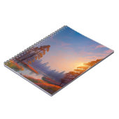 Schwammiger Pinienwald-Aglow in der Umgebung der S Notizblock (Linke Seite)