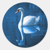Schwan auf dem See Runder Aufkleber (Vorderseite)