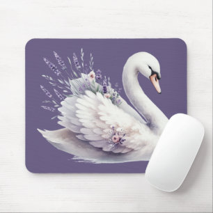 Schwan in Aquarell mit Lavendelblüten Mousepad