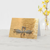 Schwan-Paar-Sitzung an der Karte (Gelbe Blume)