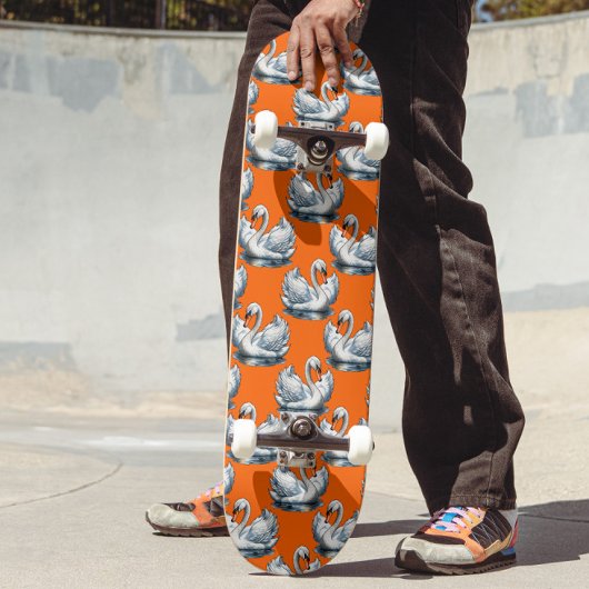 Schwan-Vögel Musterdesign auf Orange Skateboard