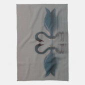 Schwäne am See Geschirrtuch (Vertikal)