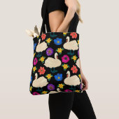 Schwäne, Blume, handgezeichnet schwarzer Hintergru Tasche (Von Nahem)
