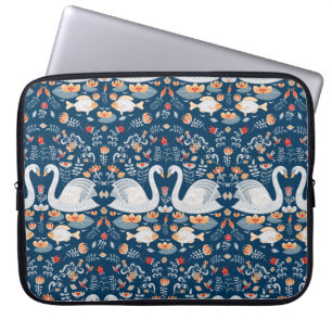 Schwäne, Fische, Blume auf blauem Hintergrund. dek Laptopschutzhülle