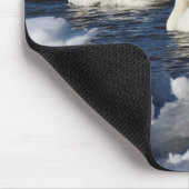 Schwäne im Icey-Fluss Mousepad (Ecke)