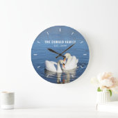 Schwäne in Blue Water Fotografie Personalisiert Große Wanduhr (Zuhause)