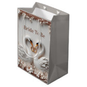 🕊️ Schwanenherz Blumenrahmen Hochzeitskollektion Mittlere Geschenktüte (Rückseite Schrägansicht)