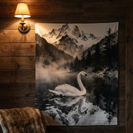 Schwanensee-Berg | Schwarz-Weiß-Tuschekunst Wandteppich