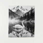 Schwanensee-Berg | Schwarz-Weiß-Tuschekunst Wandteppich (Vorderseite)