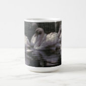 Schwanensee im Mondlicht Kaffeetasse (Mittel)