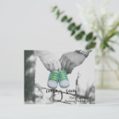 Schwangerschaft Kind kommt bald Ankündigung Schuhe Postkarte (Stehend Vorderseite)