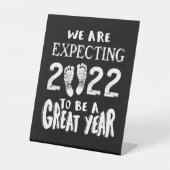 Schwangerschaftsankündigung 2022 erwarten wir sockelschild (Vorderseite)