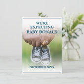 Schwangerschaftsankündigung mit Kinderschuhen (Stehend Vorderseite)