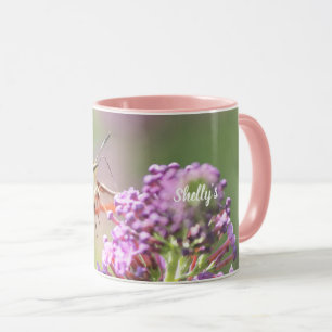 Schwärmer auf einer Schmetterlingsflieder Tasse