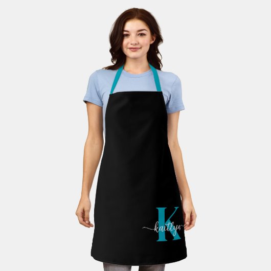 Schwarz-Aquamarin-Monogramm Schürze (Getragen)