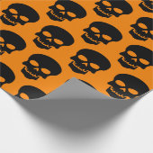 Schwarz auf Amber Skulls Geschenkpapier (Ecke)