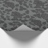 Schwarz auf schwarzer Rose Damask Floral Geschenkpapier (Ecke)