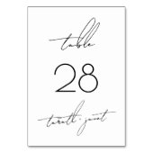 Schwarz auf Weiß Script Stilvolle Hochzeit Tischnummer (Vorderseite)