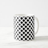 Schwarz auf weißem Mittelformat Polka Dots Muster Kaffeetasse (VorderseiteRechts)