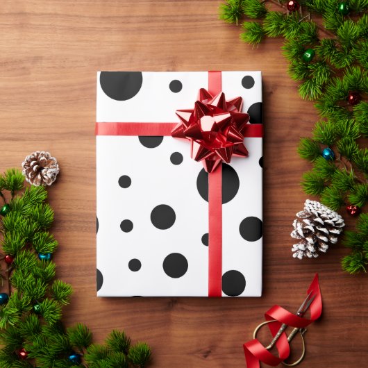 Schwarz auf weißem Polka-Dot-Muster Geschenkpapier (Feiertagsgeschenk)