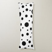 Schwarz auf weißem Polka-Dot-Muster Seitenschläferkissen (Vorderseite Vertikal)