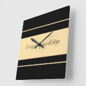 Schwarz & Beige, breit gestreift Quadratische Wanduhr (Winkel)