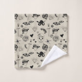 Schwarz & Beige Hand Dragezeichnetes Tattoo-Muster Badhandtuch Set (Waschlappen)