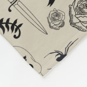Schwarz & Beige Hand Dragezeichnetes Tattoo-Muster Fleecedecke (Ecke)