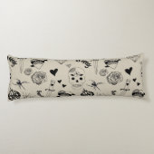 Schwarz & Beige Hand Dragezeichnetes Tattoo-Muster Seitenschläferkissen (Rückseite)