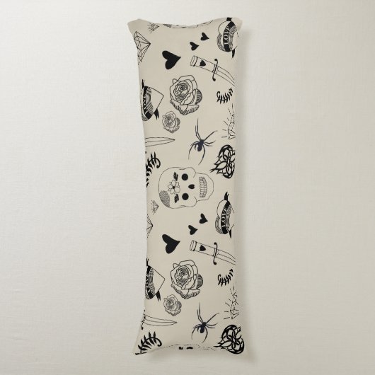 Schwarz & Beige Hand Dragezeichnetes Tattoo-Muster Seitenschläferkissen (Vorderseite Vertikal)