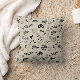 Schwarz & Beige Handgezeichnetes Tattoo-Muster Kissen
