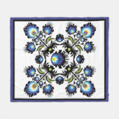 🖤💙 Schwarz-Blau-Folklorekomposition auf Weiß Fleecedecke (Vorderseite (Horizontal))