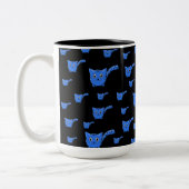 Schwarz & Blau-Kitchenmuster Zweifarbige Tasse (Links)