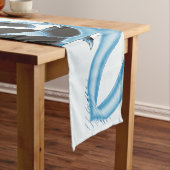 Schwarz-Blau-Schrotte oder -bänder werden zerstört Kurzer Tischläufer (Beispiel)